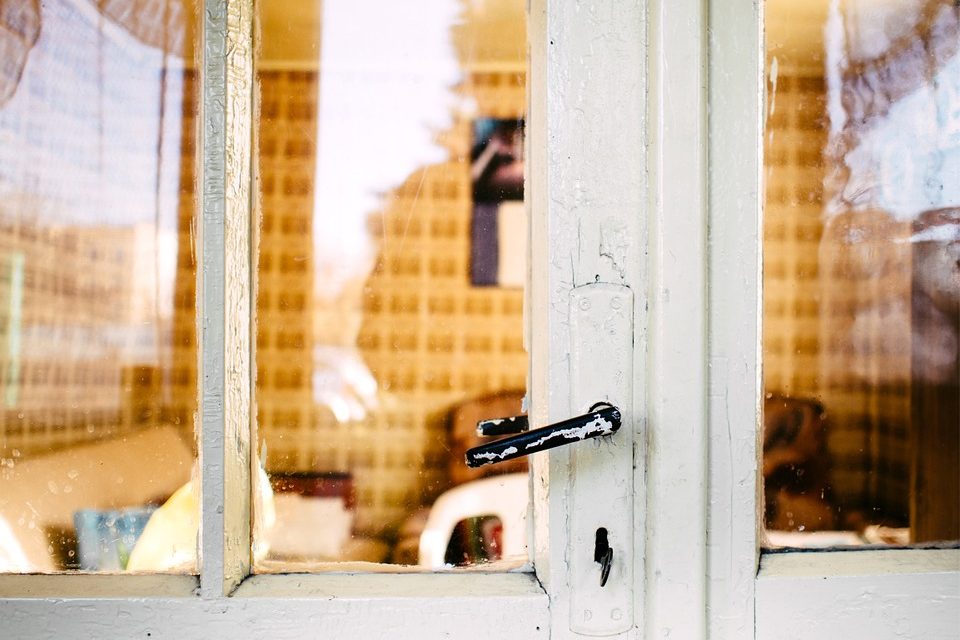 Pros and Cons of Aluminum and Glass Doors