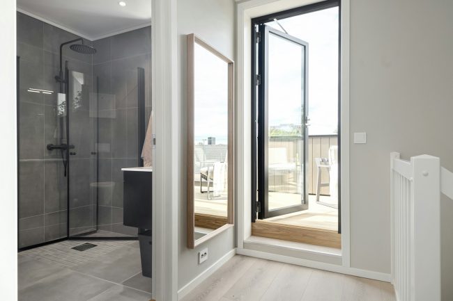 Shower Doors and Hardware